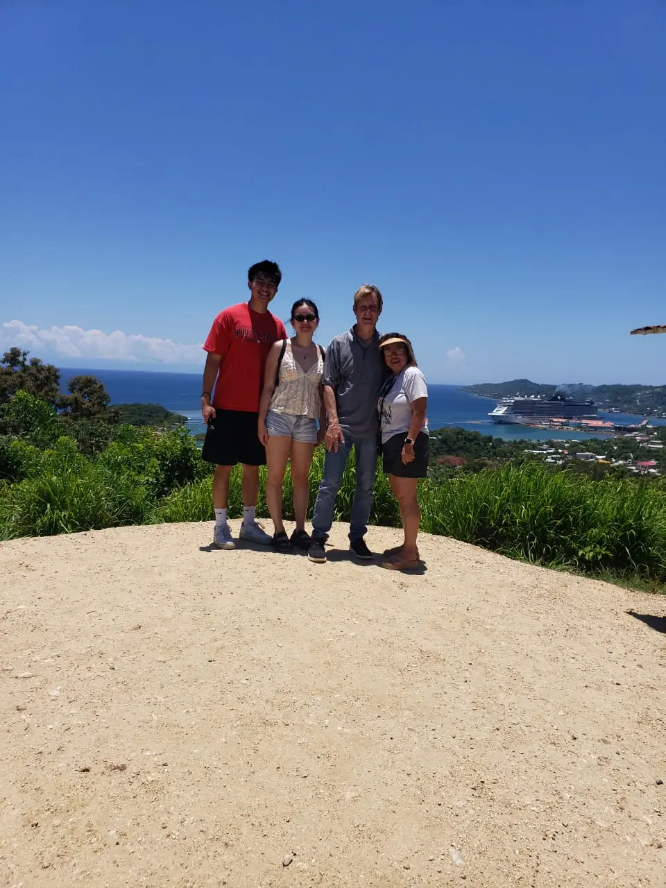 Roatan West Side Beach Tour – Island & Resort Experience - Image 6