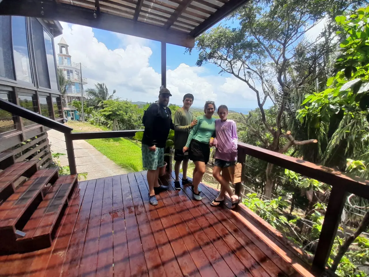 Roatan West Side Beach Tour – Island & Resort Experience - Image 8