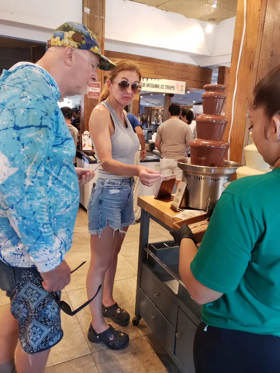 Roatan Glass Bottom Tour – Chocolate & West End Experience - Image 7