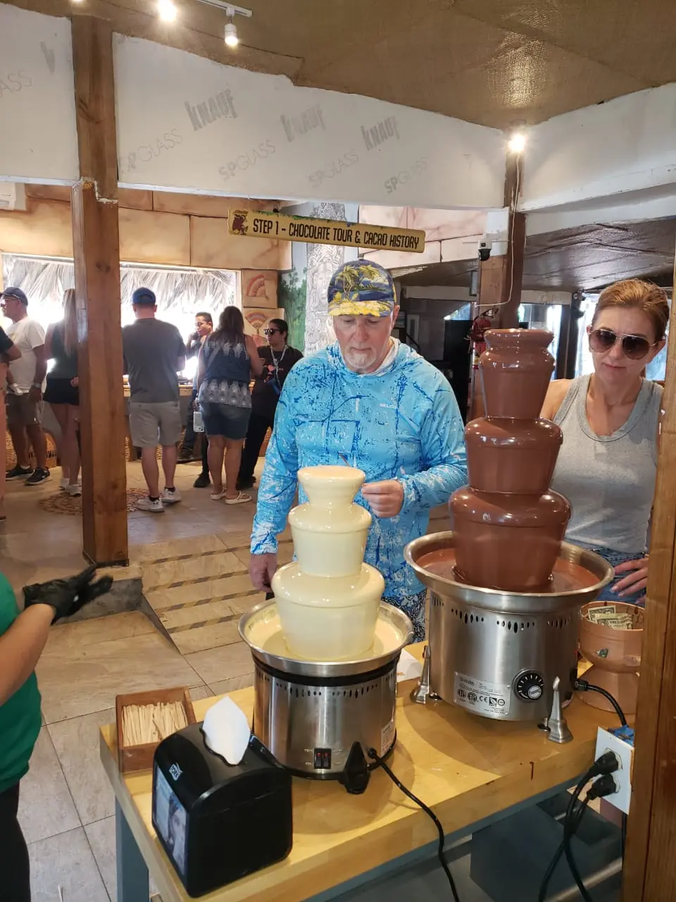 Roatan Glass Bottom Tour – Chocolate & West End Experience - Image 6
